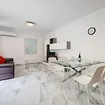 Apartment Cosy Steps To St George's Bay *