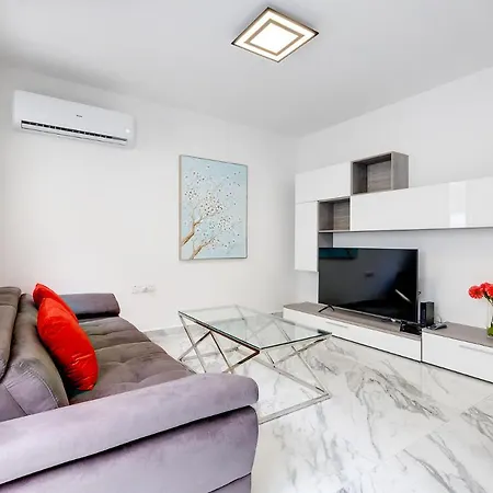 Apartament Cosy Steps To St George's Bay