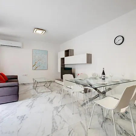 Apartament Cosy Steps To St George's Bay