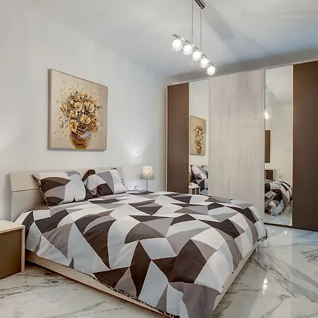 Cosy Steps To St George's Bay St. Julian's