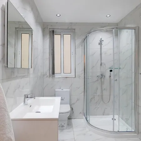 Cosy Steps To St George's Bay