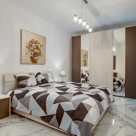 Cosy Steps To St George's Bay *