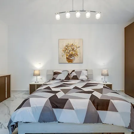 Cosy Steps To St George's Bay Saint Julian's