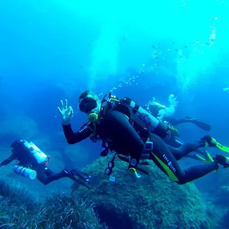 Cosy Steps To St George's Bay