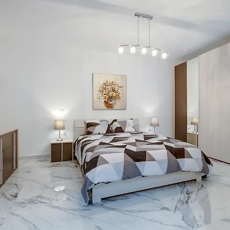 Cosy Steps To St George's Bay Saint Julian's