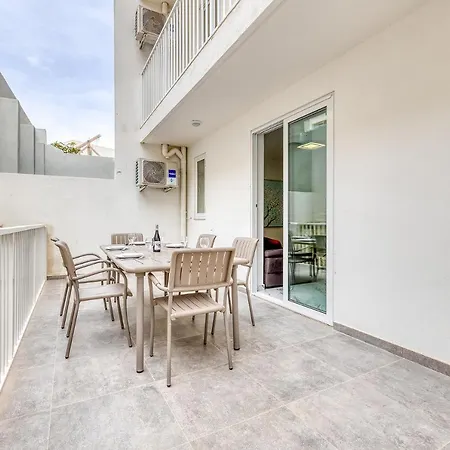 Cosy Steps To St George's Bay *