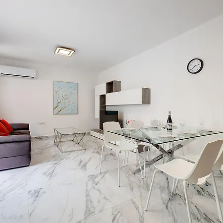 Apartamento Cosy Steps To St George's Bay *