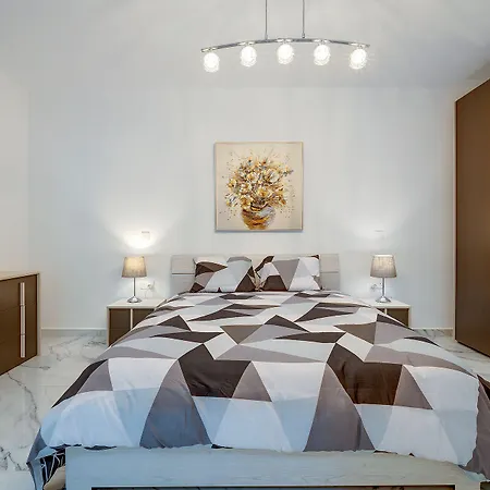 Cosy Steps To St George's Bay Apartamento *