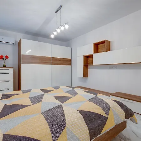 Apartamento Cosy Steps To St George's Bay St. Julian's